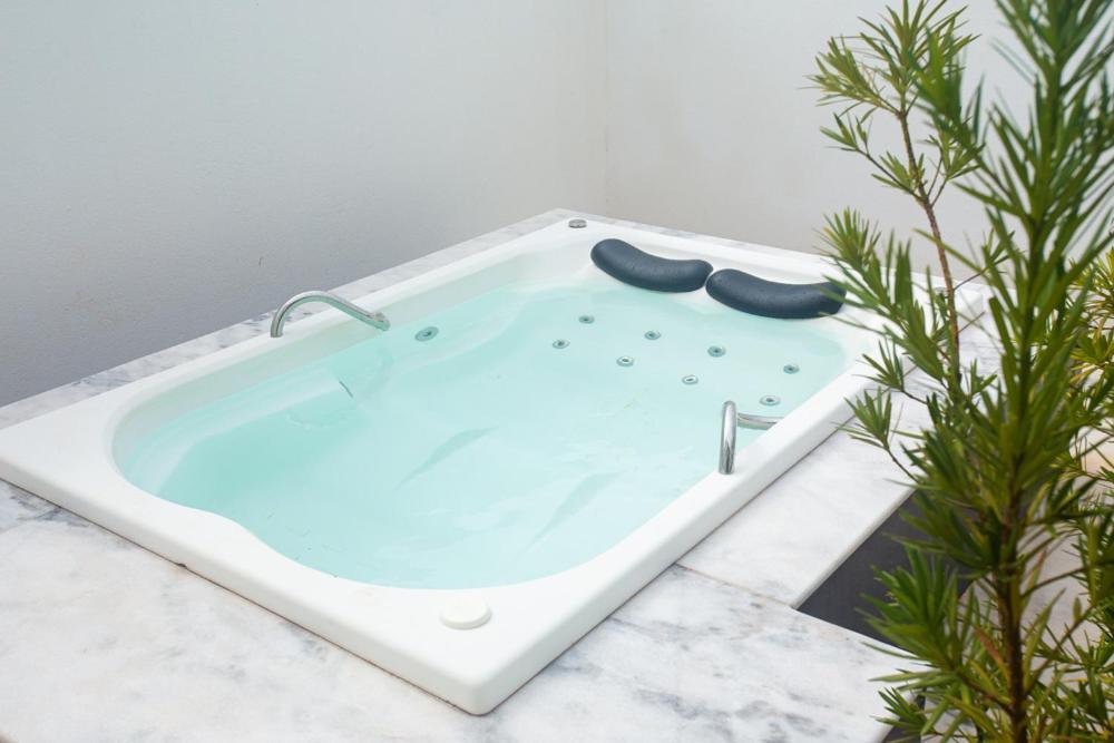 Chale Com Jacuzzi E Vista Para E Piscina Hotel Touros Kültér fotó